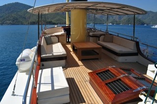 LARIMAR -  Top Deck